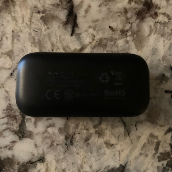 Black Wireless Earbuds w/ Charging USB - Picture 8 of 9